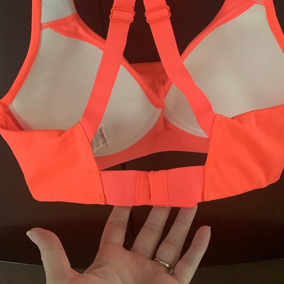 New Balance Sports Bra - Picture 4 of 5